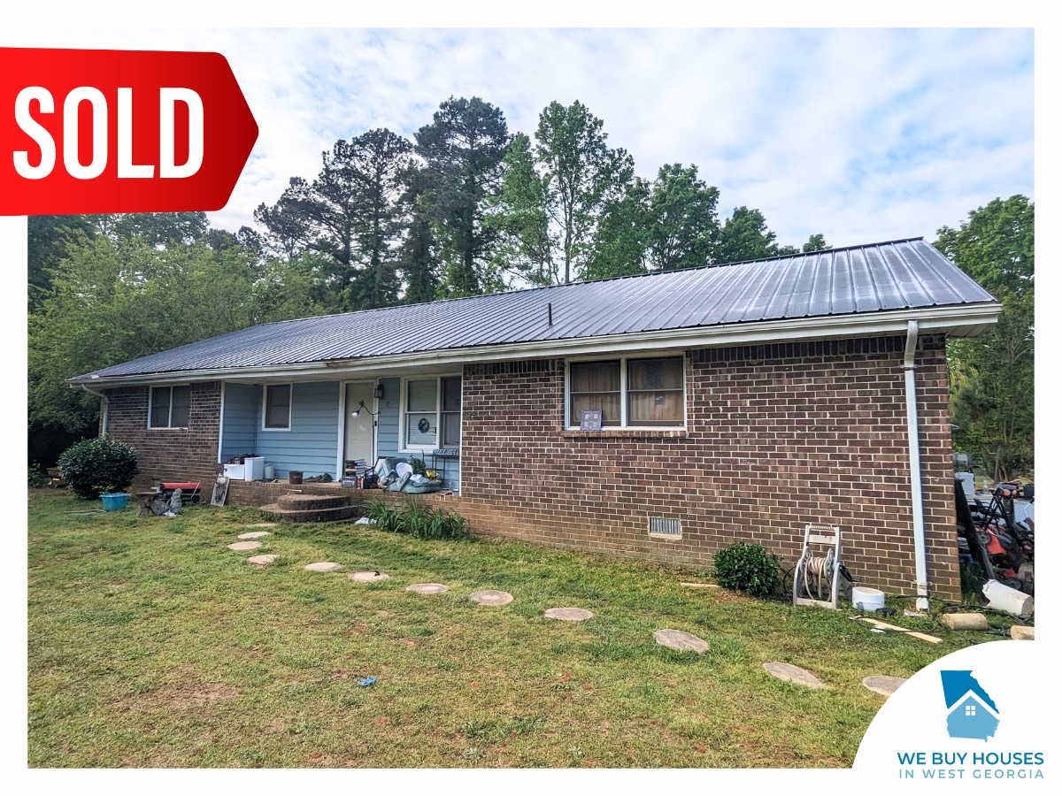 A ranch-style house with blue siding and brown brick, bought by We Buy Houses in West Georgia